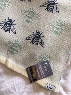 Image of NZ Honeybee Cot Blanket - 100% Merino