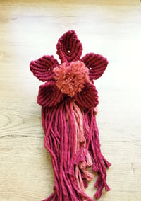 Merlot macrame flower