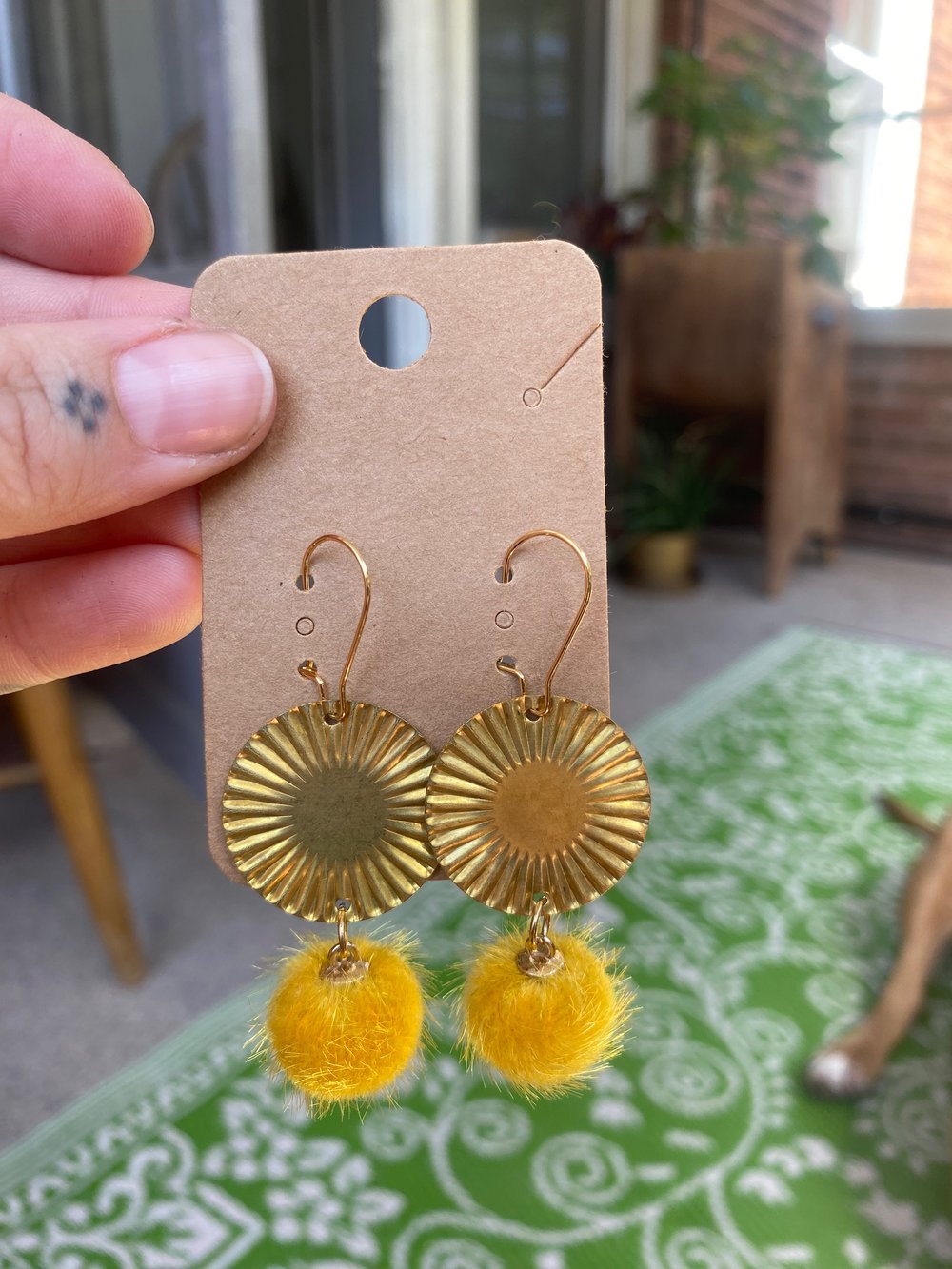 Image of Gold earrings ( pick a pair)