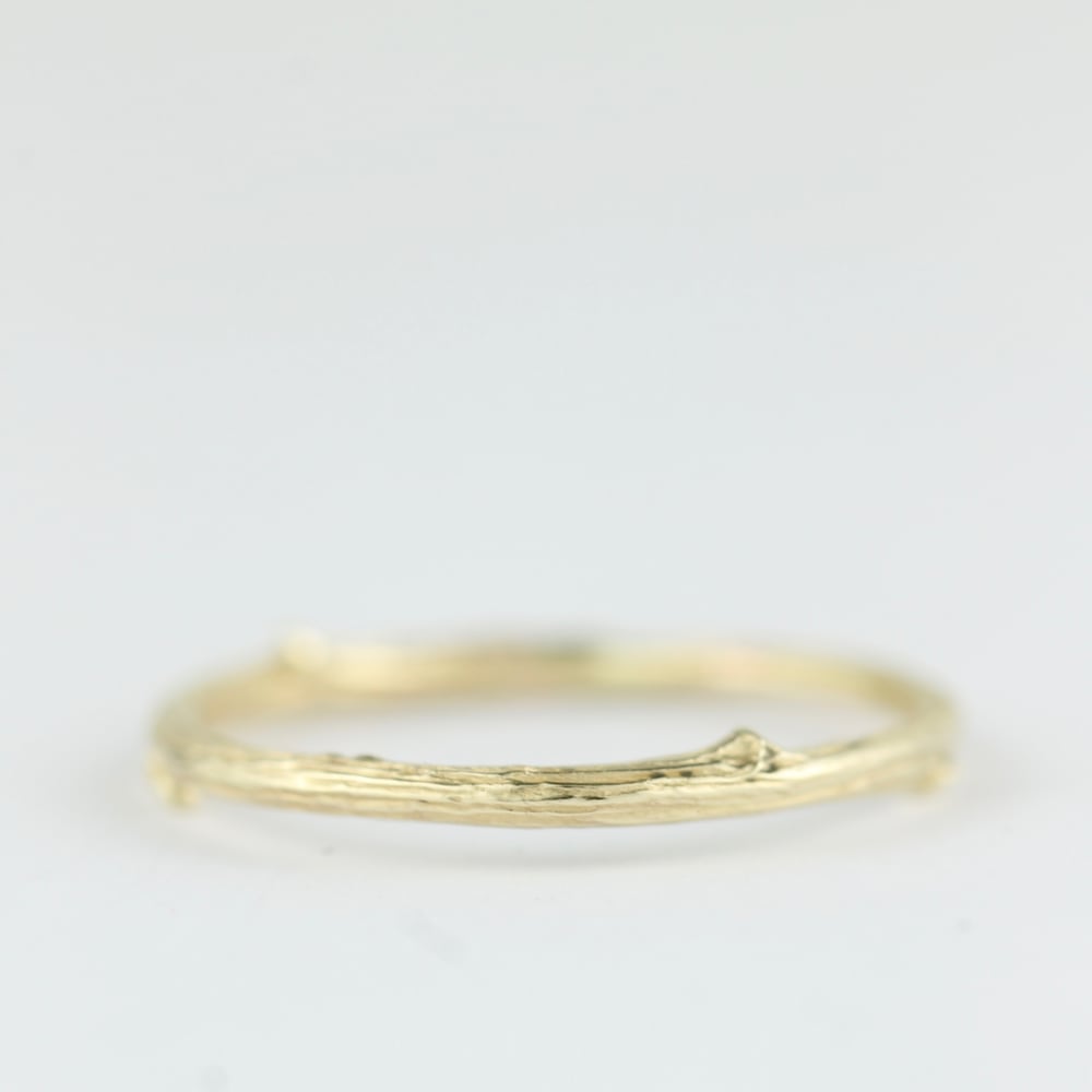 Image of The Mimi gold oak twig ring.