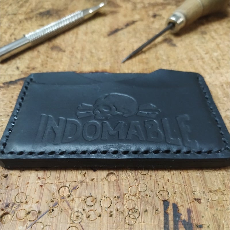Image of "the cardholder" - Indomable