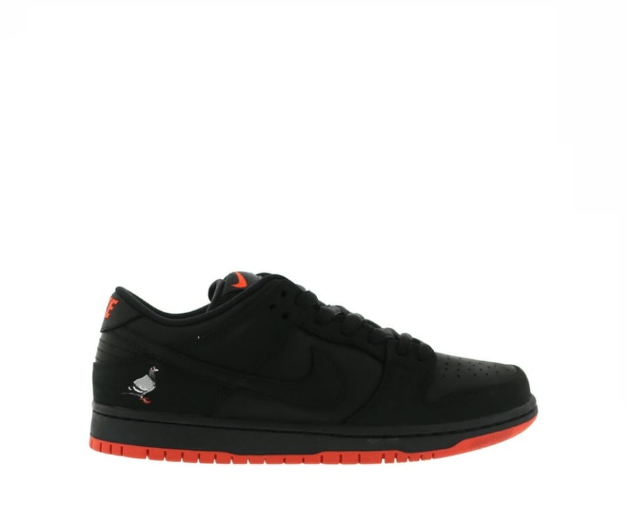 Image of NIKE SB DUNK LOW BLACK PIGEON 883232-008