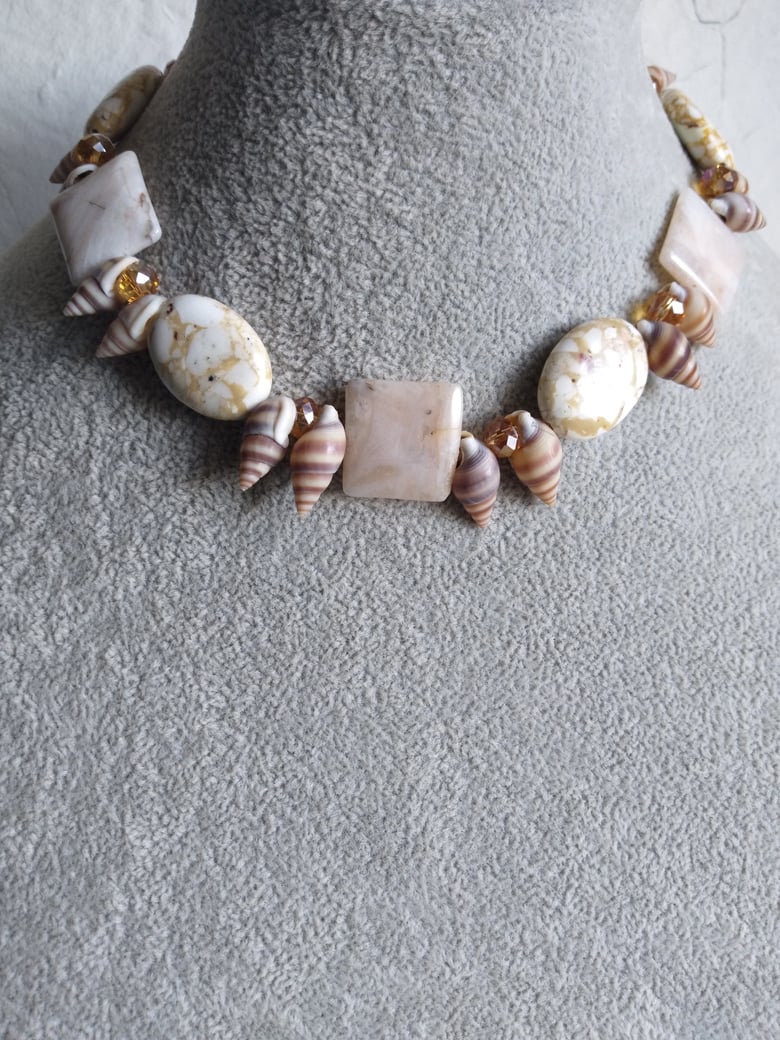 Image of SHELL AND MULTI-STONE NECKLACE SET