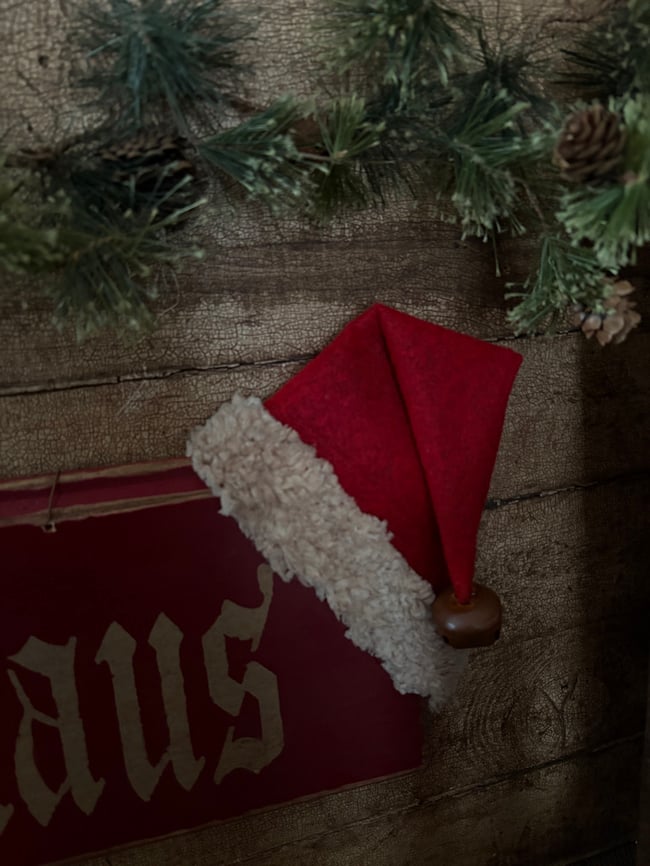 Olde Thyme Santa Claus Sign with Hat -Sign Only!