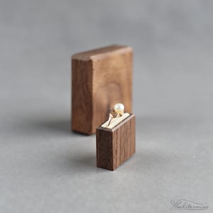 Image of Slim square proposal ring box 