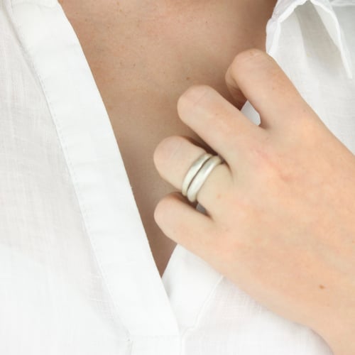 Image of THE MIDI ORGANIC RING IN SILVER