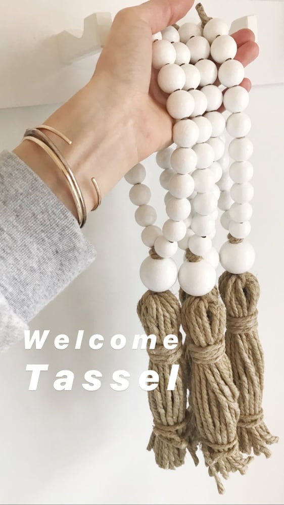 Image of Welcome Tassel - White  
