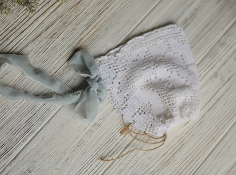 Image of Vintage crochet bonnet