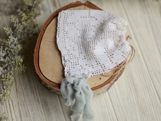 Image of Vintage crochet bonnet