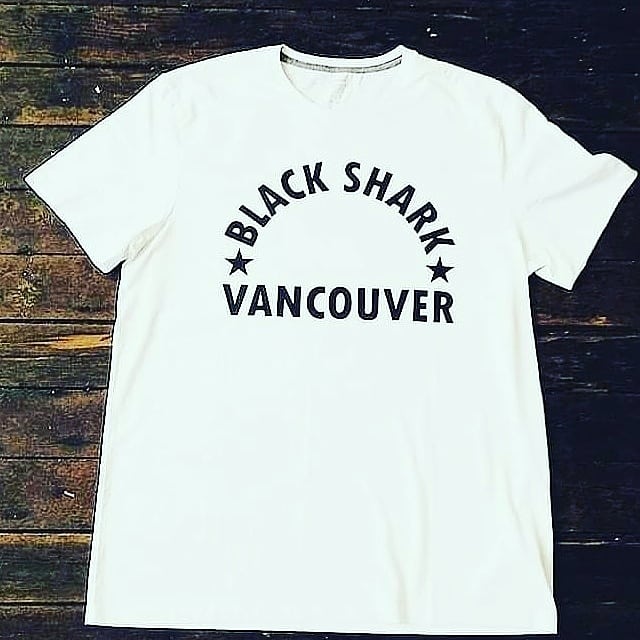 Image of Black Shark Classic Blanca T-shirt