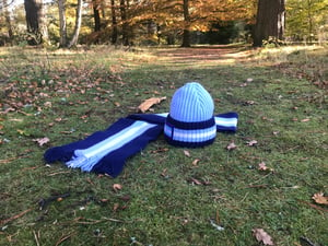 Image of Dens 2000 hat and scarf set 