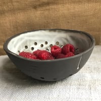 Image 3 of Draining bowl, black / white