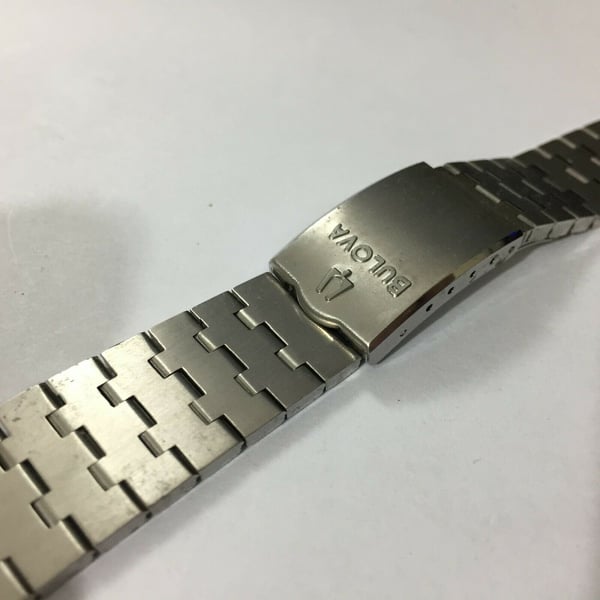 Image of BULOVA 20MM Stainless Steel Gents Watch,Curved Lugs,Clean.