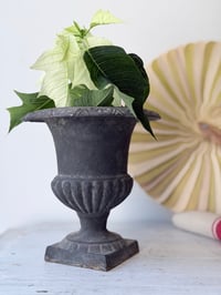 Image 2 of Vase Médicis en fonte