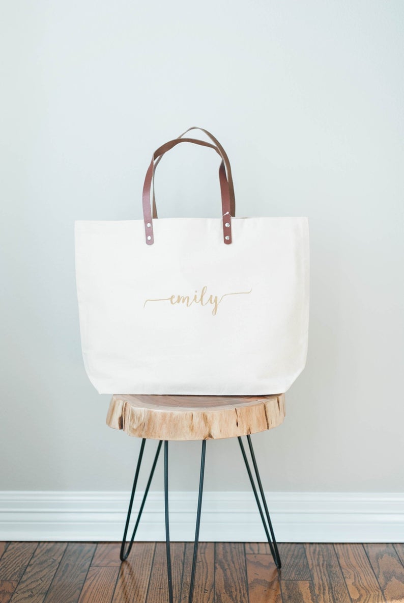 LIGHTWEIGHT TOTE WITH LEATHER STRAPS