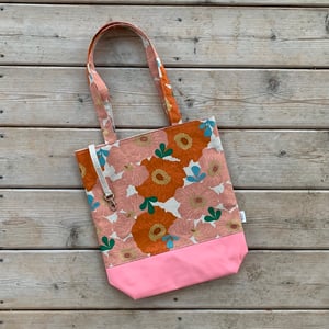 Market Tote Camellia Caramel With Pink