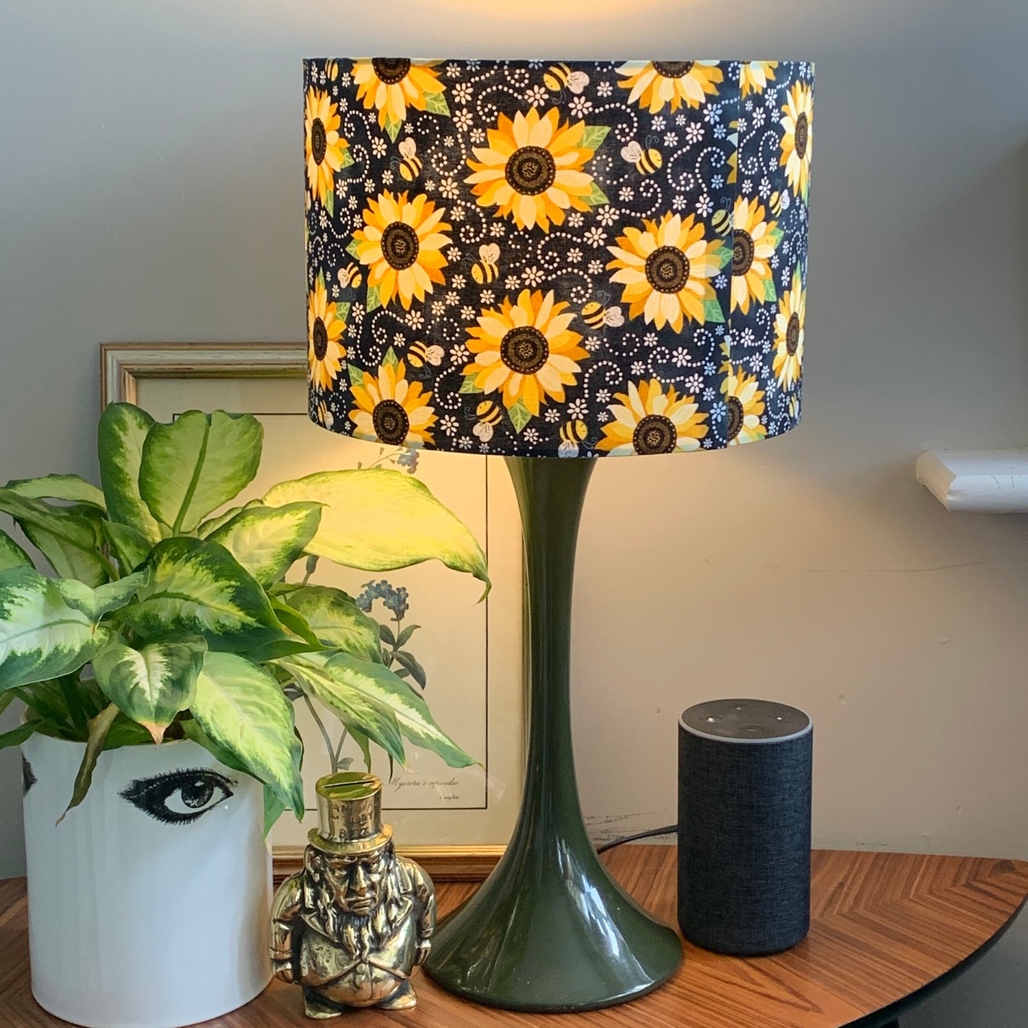 Image of You Are My Sunshine Sunflower & Bee Shade 30cm 