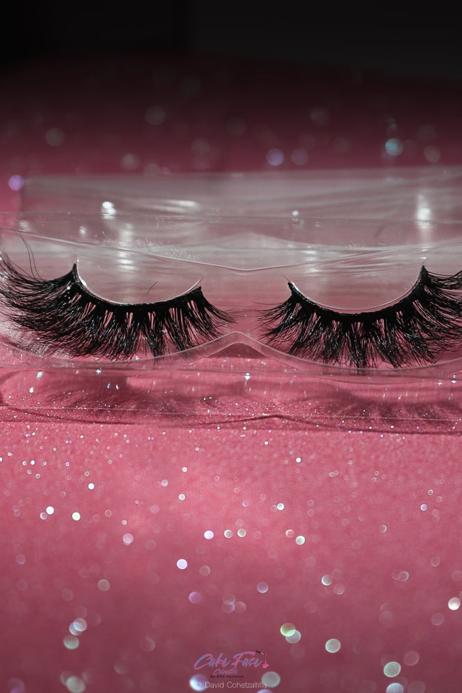 Image of Lashes in "Milo" 