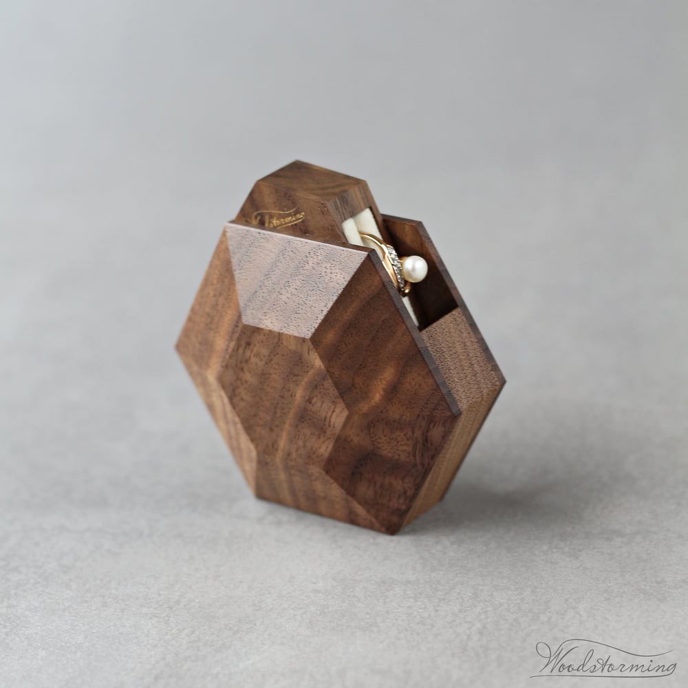 Woodstorming — Rotating hexagon shape ring box by Woodstorming