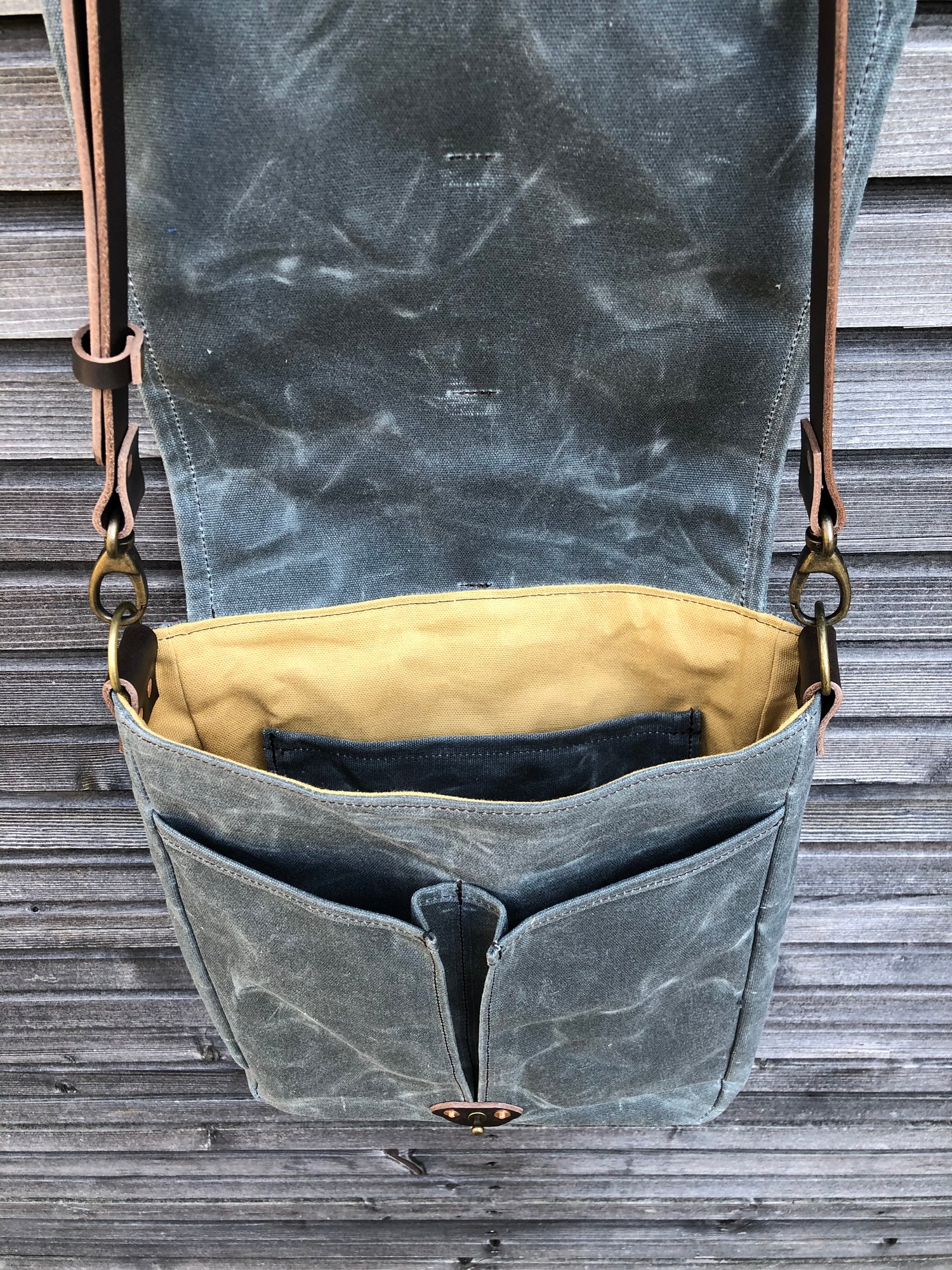 Image of Messenger bag in waxed canvas with leather adjustable shoulder strap and closing flap