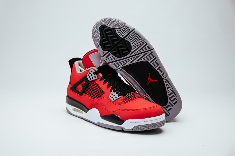 Air Jordan 4 Retro - Toro Bravo 