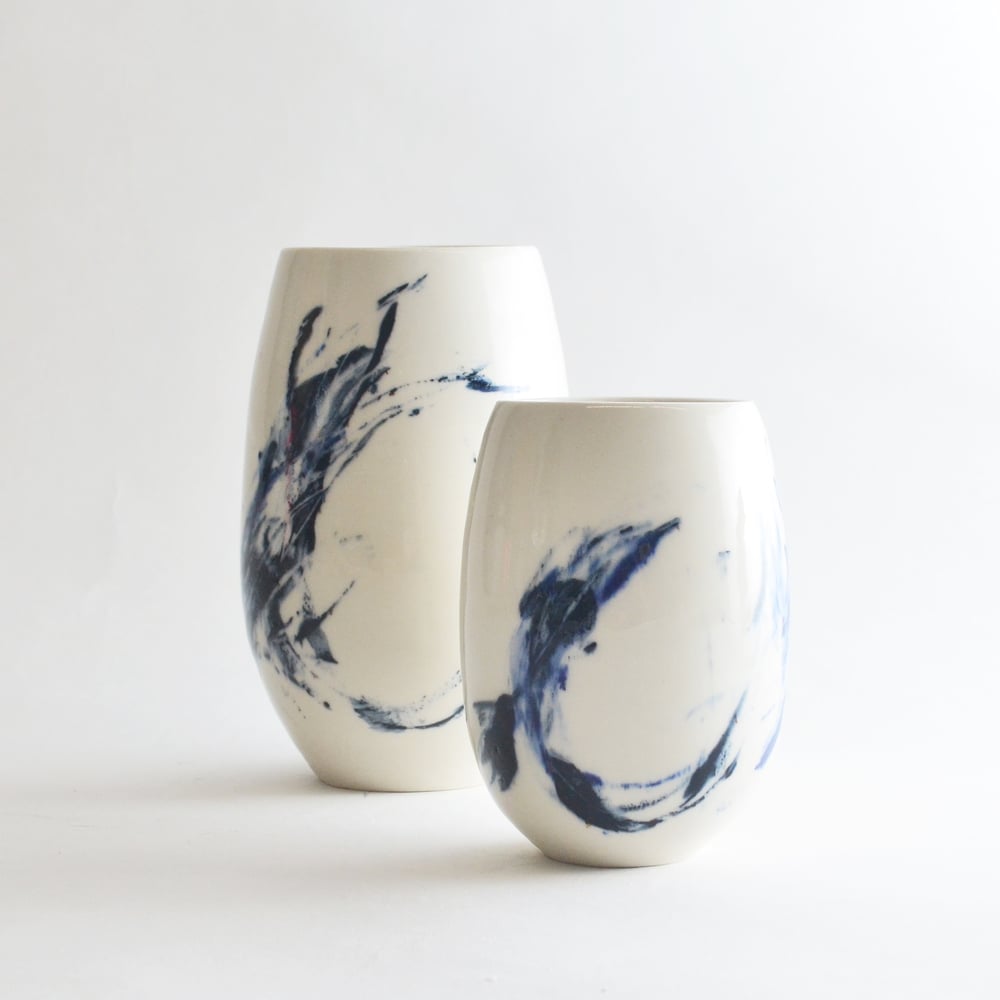 Indigo Vase / studiojoo