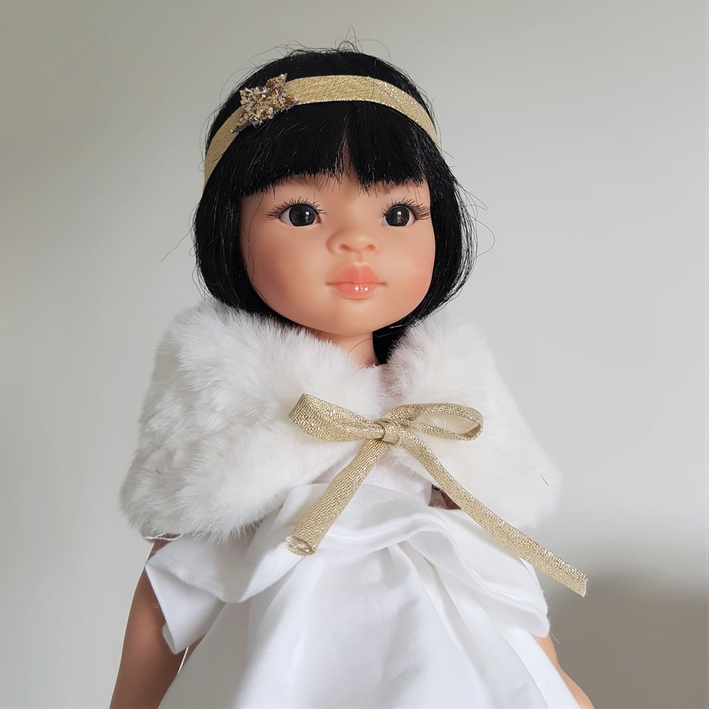 Image of COLLECTION poupées de Noël-EVA - Poupée asiatique avec sa tenue 