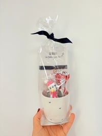 Image 1 of Le Sachet Cadeau tasse à expresso, bracelet et gourmandises bleu