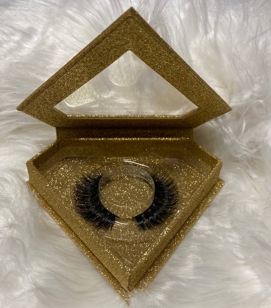 Image of 3D Elegance Strip Lashes gold