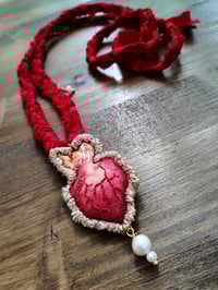Image 3 of Collana 'Cuore Sacro' seta