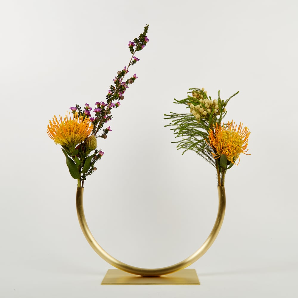 Image of Vase 1092 - Glass Half Full Vase (for medium/thick flower stems)