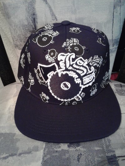 Image of BLACK LSP WITH BLACK EMBROIDERED LSP FITTED HAT