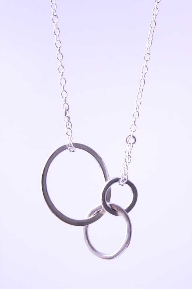 Image of Interlocking silver loops necklace