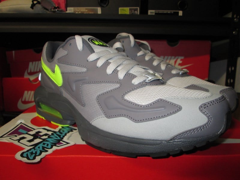 air max light volt