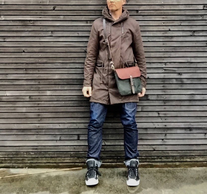 Image of Satchel in waxed canvas day bag small messenger bag Musette COLLECTION UNISEX