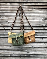 Image 5 of Day bag in waxed canvas with folded top / small messenger bag / canvas satchel