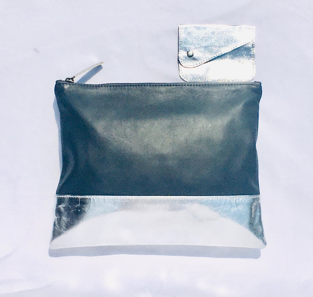 Image of LARGE CLUTCH - GREY/SILVER LEATHER - 'VALERIE'