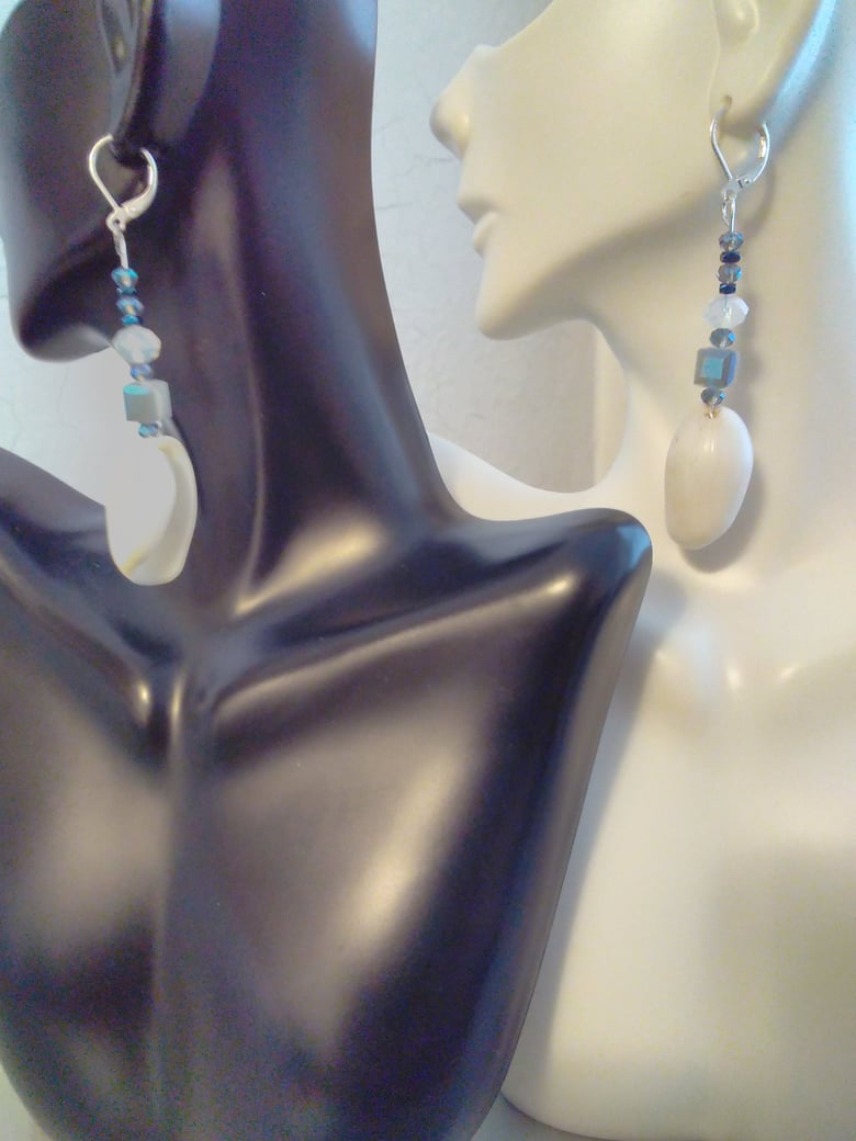 Image of SHELL AND BEAD MIX EARRINGS