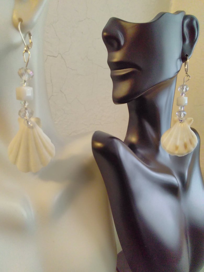Image of SHELLS CUBES AND CRYSTAL EARRINGS
