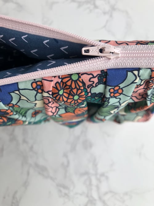 Image of the Lydia pouch, XL Zip
