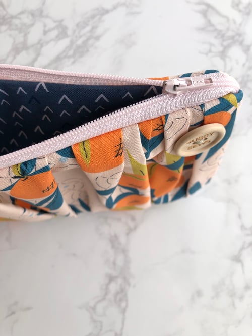 Image of the Candace pouch, Medium Zip
