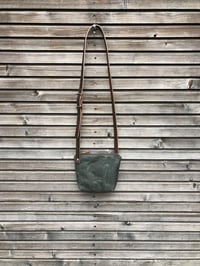 Image 2 of Minimalist day bag in waxed canvas with leather shoulder strap, zipper pouch
