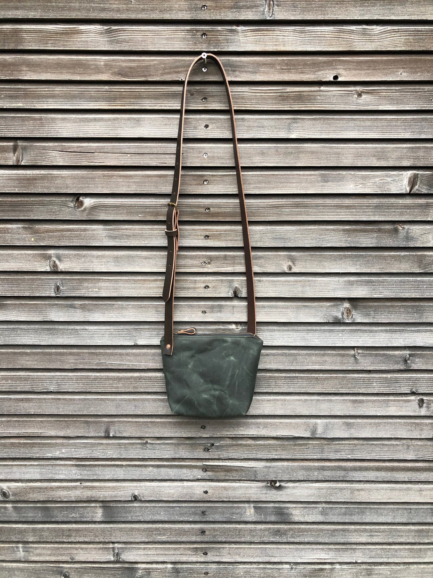 Image of Minimalist day bag in waxed canvas with leather shoulder strap, zipper pouch