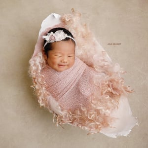 Image of Round Curly Felted Blanket - VINTAGE PINK