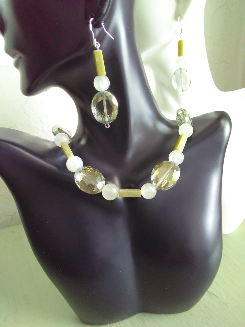 Image of GREEN YELLOW CRYSTAL NECKLACE SET