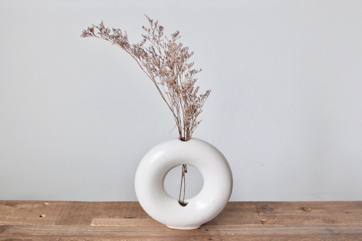 Image of Donut vase with foot in White