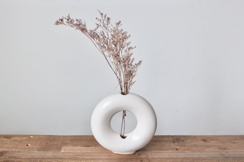 Image of Donut vase with foot in White