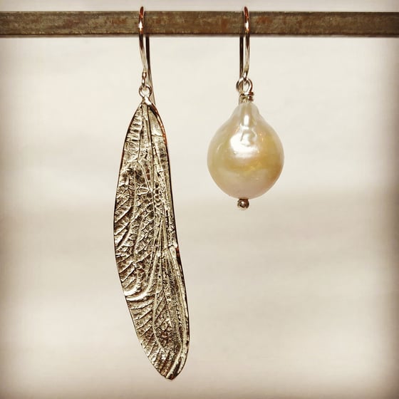 Beeld van Dragonfly wing earring