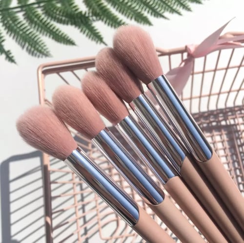 Image of TGLITZ highlighter brush 🧚🏿‍♂️🧚🏿‍♂️🧚🏿‍♂️