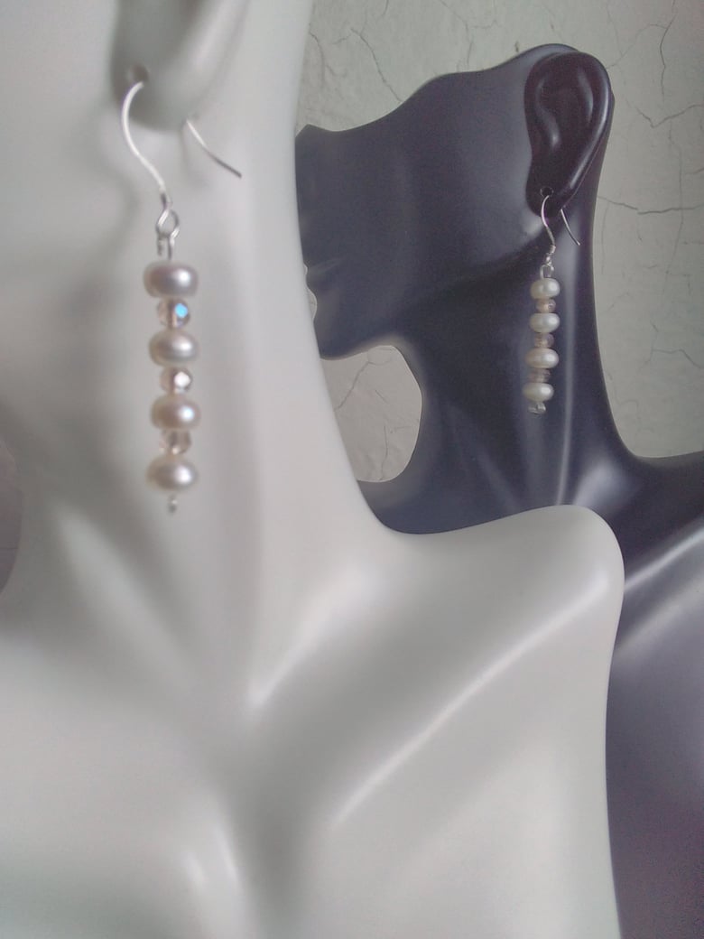 Image of RONDELLE CULTURED PEARL EARRINGS